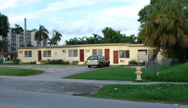 1293 NE 109th St in Miami, FL - Building Photo - Building Photo