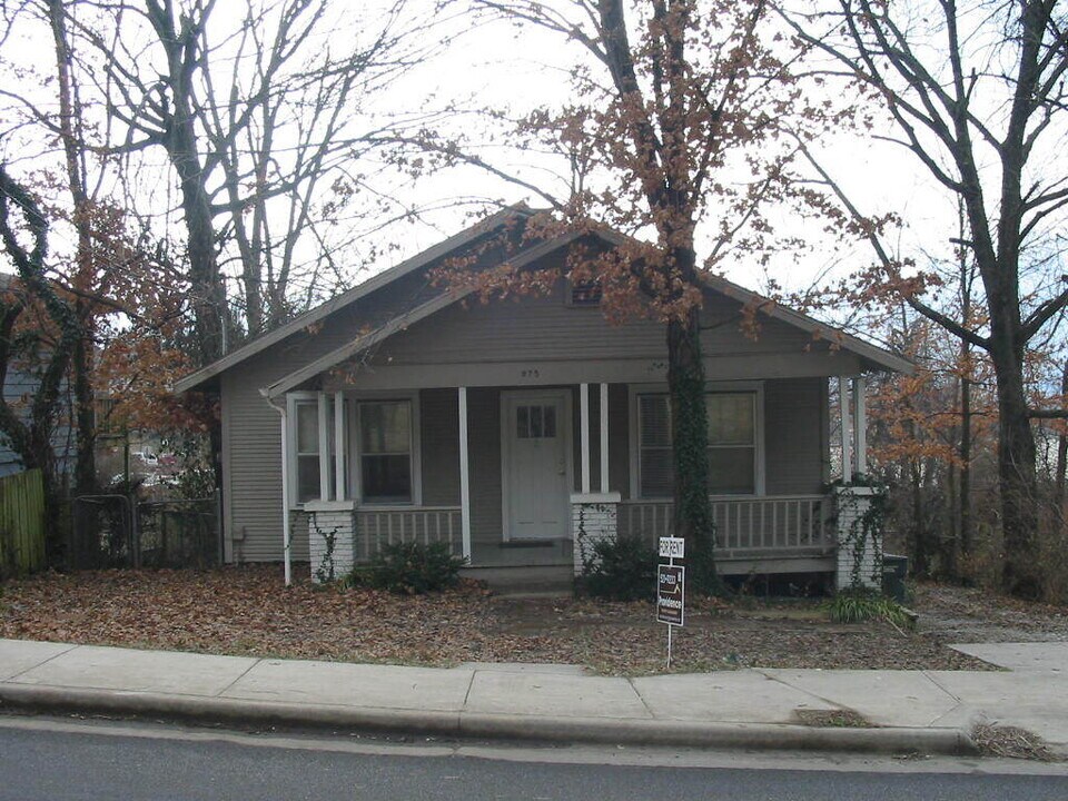 875 W Clinton Dr in Fayetteville, AR - Building Photo