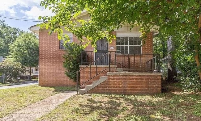 property at 482 Arthur St SW