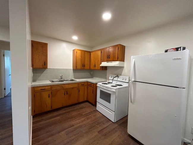 890 E 9th St in Chico, CA - Building Photo - Building Photo