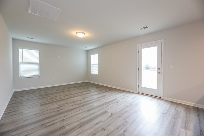 346 Elevation Ct in Inman, SC - Foto de edificio - Building Photo