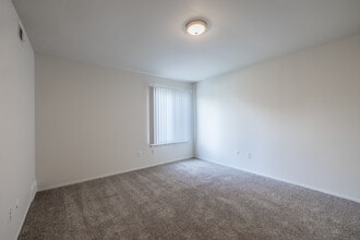 Waters Edge Estates in New Baltimore, MI - Foto de edificio - Interior Photo