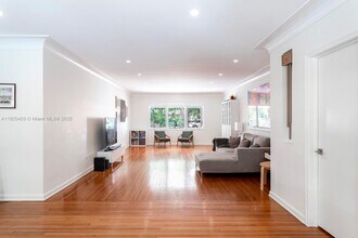 1244 Alhambra Cir in Coral Gables, FL - Building Photo - Building Photo