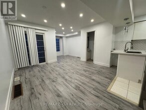 16 Thornharrold St in Ajax, ON - Building Photo - Building Photo