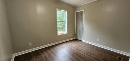 651 E Sanders Rd in Shelby, NC - Building Photo - Building Photo