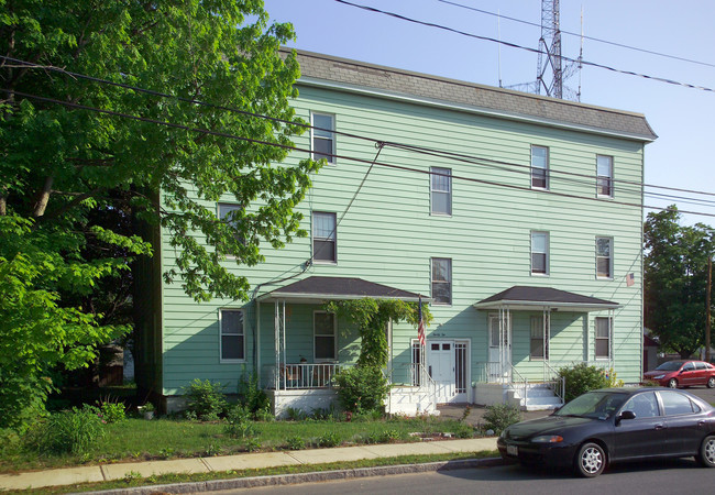 22 Marcelle St in Chicopee, MA - Foto de edificio - Building Photo