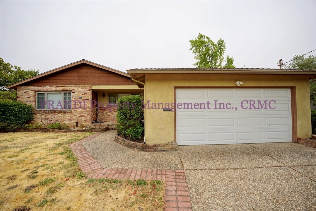 237 Oleander Dr in San Rafael, CA - Building Photo