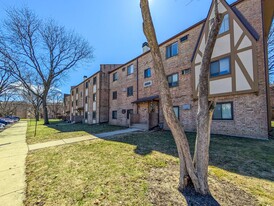 801 S Dwyer Ave in Arlington Heights, IL - Building Photo