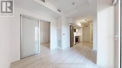 500 Wilson Ave in Toronto, ON - Building Photo - Building Photo