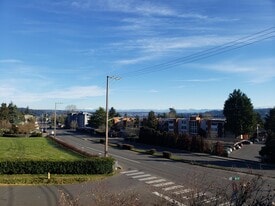 Briza Apartments in Shoreline, WA - Building Photo