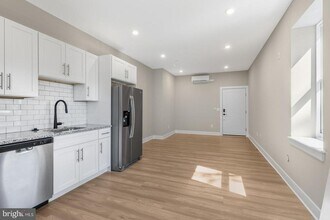 6712 Ridge Ave in Philadelphia, PA - Building Photo - Building Photo