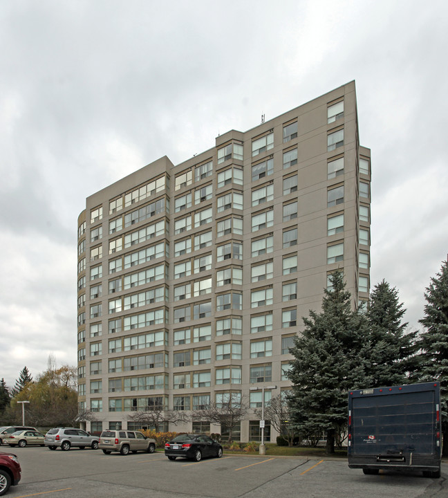 The Connoisseur Condominiums in Whitby, ON - Building Photo