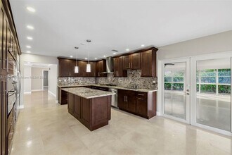 633 Solar Isle Dr in Fort Lauderdale, FL - Foto de edificio - Building Photo