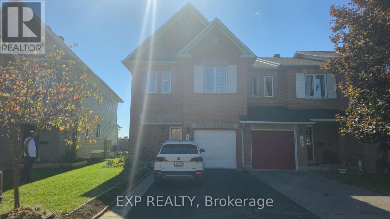 1052 Candlewood St in Ottawa, ON - Building Photo