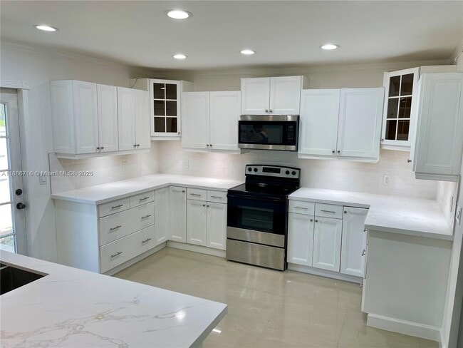 1400 E Hawthorne Cir in Hollywood, FL - Building Photo - Building Photo