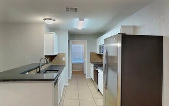 850 Smokey Oak Dr in Lancaster, TX - Building Photo - Building Photo