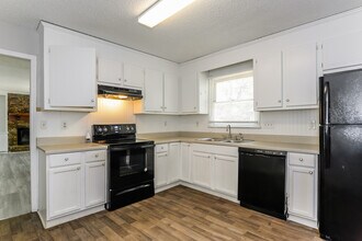 3910 Walnut Hill Ct in Gastonia, NC - Building Photo - Building Photo