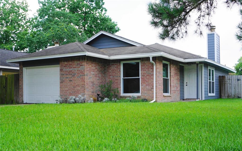 9234 Autumnsong Dr in Houston, TX - Building Photo