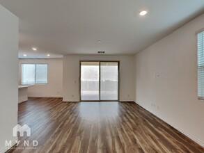 2736 Lindsey Spgs St in Las Vegas, NV - Foto de edificio - Building Photo