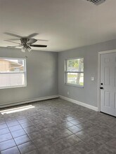 5202 Laurel Pl-Unit -1-3 in Clearwater, FL - Building Photo - Building Photo