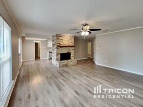 828 W Embercrest Dr in Arlington, TX - Building Photo - Building Photo
