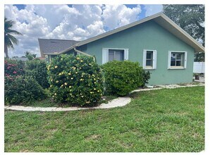 122 SE 41st Terrace in Cape Coral, FL - Building Photo - Building Photo