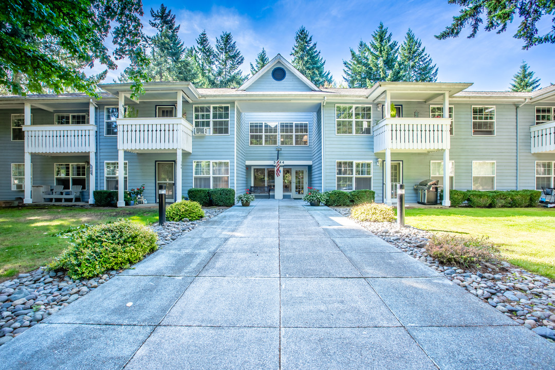 Fira Apartments in Gig Harbor, WA - Foto de edificio