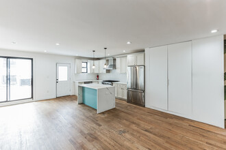 16 Bancroft Pl in Brooklyn, NY - Building Photo - Building Photo