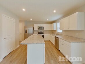 5772 Camp Ct in Concord, NC - Foto de edificio - Building Photo