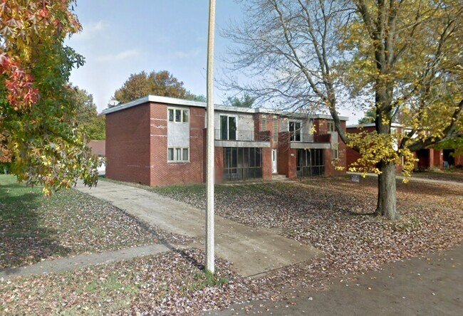 2201 Saratoga Dr in Springfield, IL - Foto de edificio - Building Photo