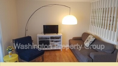 736 Quince Orchard Blvd in Gaithersburg, MD - Building Photo - Building Photo