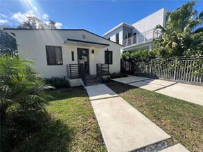 3764 SW 27th Ln in Miami, FL - Building Photo - Building Photo