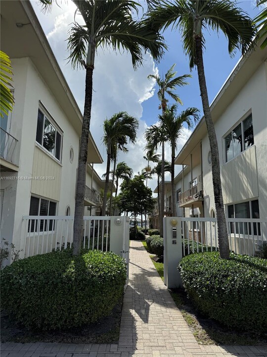 1110 Venetian Way in Miami Beach, FL - Foto de edificio