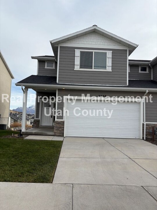 8058 N Clydesdale Dr in Eagle Mountain, UT - Foto de edificio