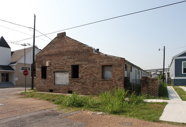 1101 Verret St in New Orleans, LA - Foto de edificio - Building Photo