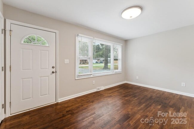 905 Clark St in Wingate, NC - Building Photo - Building Photo