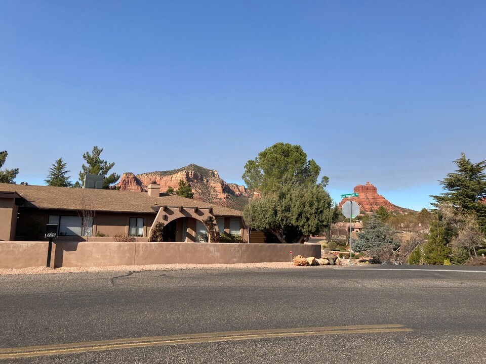 725 Lee Mountain Rd in Sedona, AZ - Building Photo