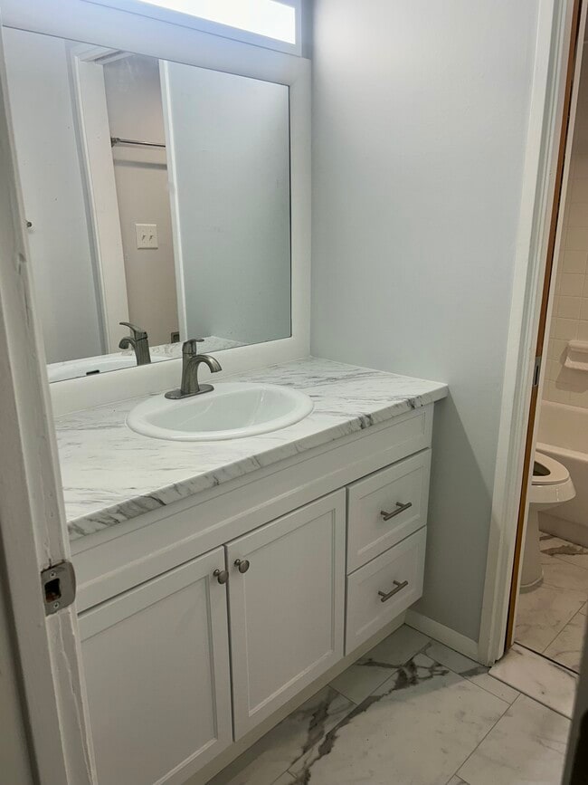 715 Washtenaw Road in Ypsilanti, MI - Foto de edificio - Building Photo