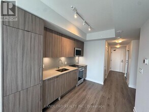 4130 Parkside Village Dr in Mississauga, ON - Building Photo - Building Photo