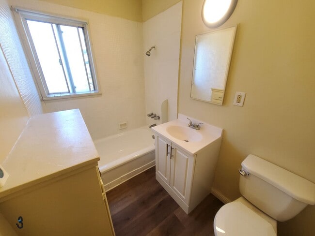 1722 Henderson Ave in Long Beach, CA - Building Photo - Building Photo