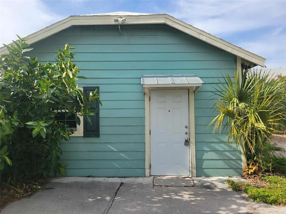 1759 Fruitville Rd-Unit -Garage in Sarasota, FL - Building Photo