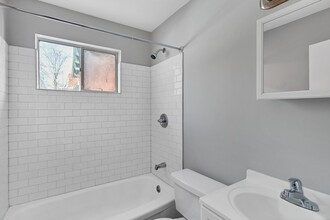 Newly Renovated 1 bedroom - Dana Heights in Cincinnati, OH - Foto de edificio - Building Photo