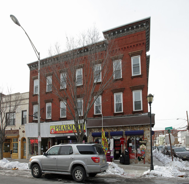 437 Central Ave in Jersey City, NJ - Foto de edificio - Building Photo