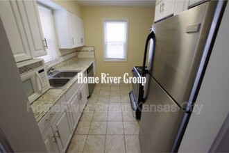 9604 E 68 Terrace in Raytown, MO - Building Photo - Building Photo