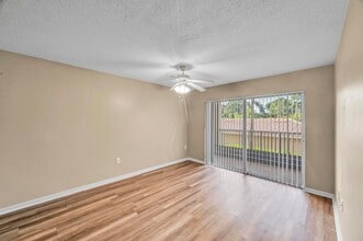 3614 NW Adriatic Ln in Jensen Beach, FL - Foto de edificio - Building Photo