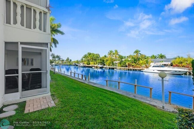 455 Paradise Isle Blvd in Hallandale Beach, FL - Building Photo - Building Photo