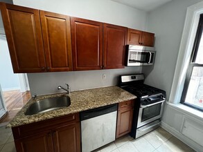 930-Berkeley Manor, LLC in Bayonne, NJ - Building Photo - Interior Photo