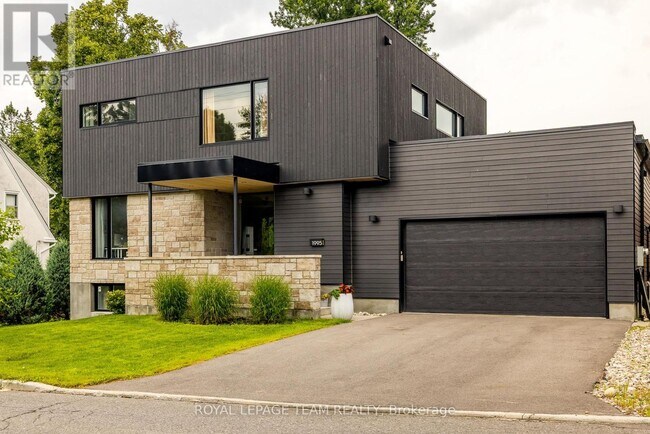 1995 Lenester Ave in Ottawa, ON - Building Photo - Building Photo
