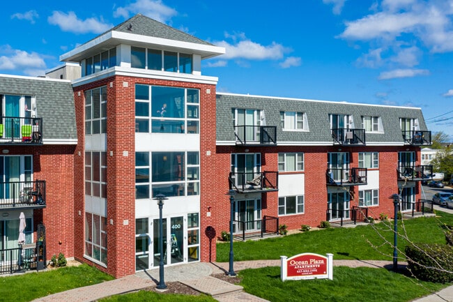 Ocean Plaza Apartments in Revere, MA - Foto de edificio - Building Photo