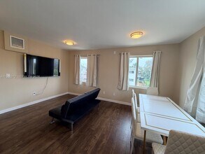 943 79th Terrace in Miami Beach, FL - Building Photo - Building Photo